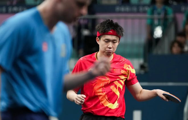 却鲜少将球 却鲜少将球